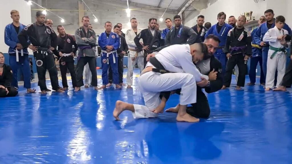 NAO DEIXE SEU ADVERSÁRIO REPOR A GUARDA - PASSA LOGO FEU BJJ