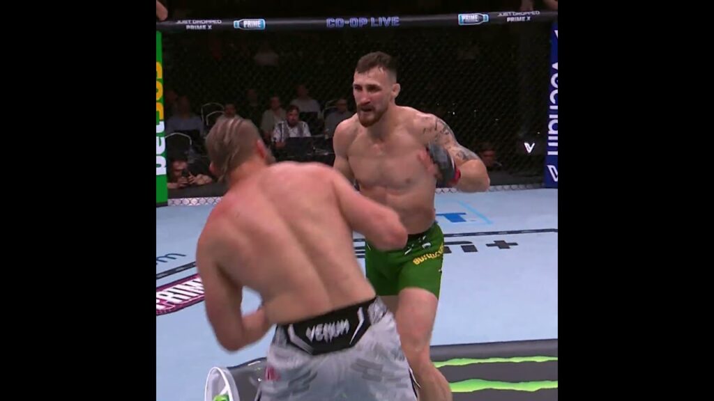 NASTY QUESTION MARK KICK 🤬 #ufc