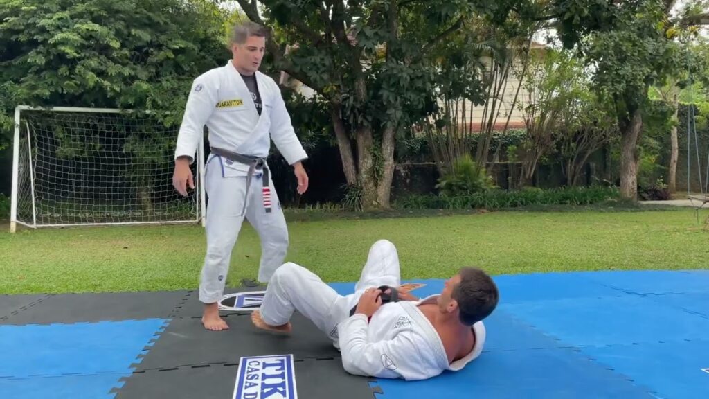 O que aprendi com os mestres Gracie sobre defesa pessoal, com Vitor Terra