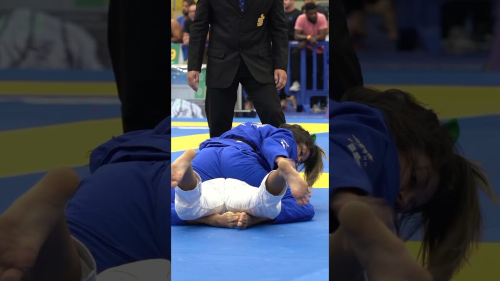 Omoplata Sweep From Bia Basilio #cbjj #ibjjf #bjj #jiujitau