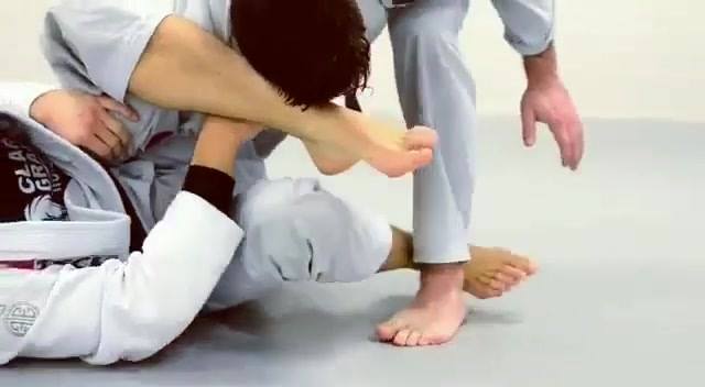 Omoplata with Variation by Clark Gracie