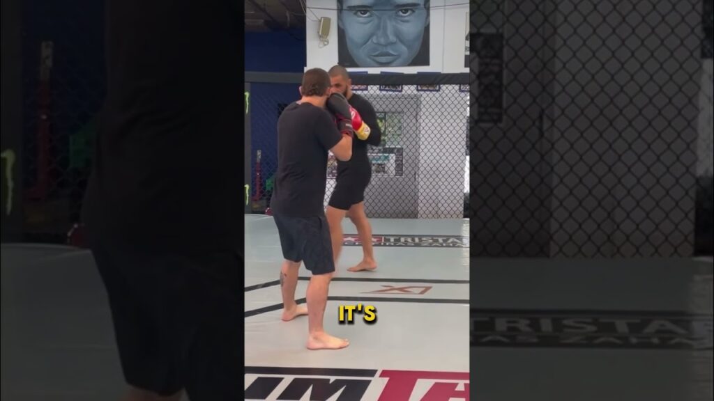 Overhand counter! Find out more about closed stance counters on Jujiclub #mma