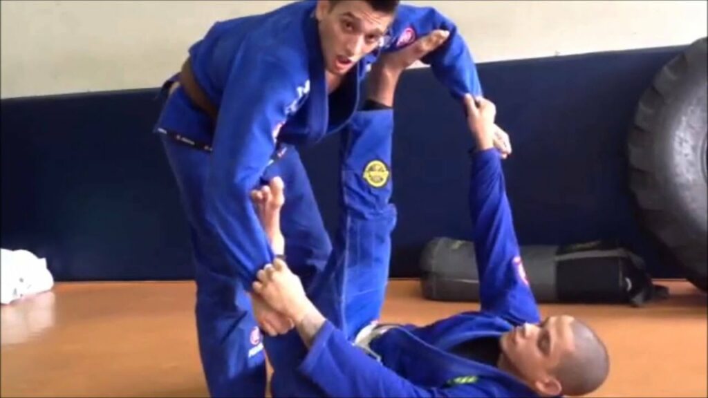 Patrick Gaudio mostra como passar a guarda-aranha no Jiu-Jitsu