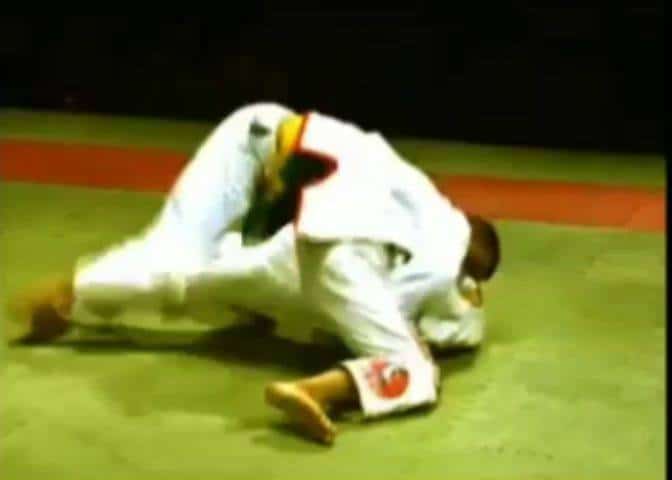 Pegada das costas, da fera @leovieirabjj
 -
 @leovieirabjj back take
 .
 .
 Prec