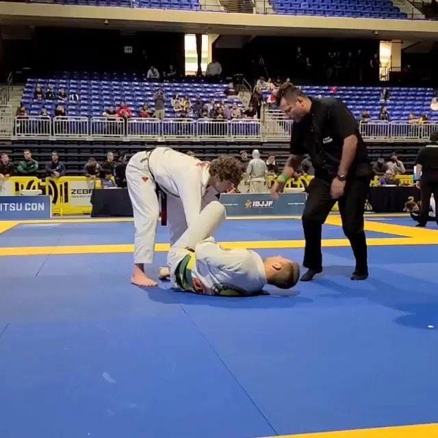 #Repost @ibjjf
 ・・・
 Great arm bar finish by Roberto Jimenez here at rhe Houston ...