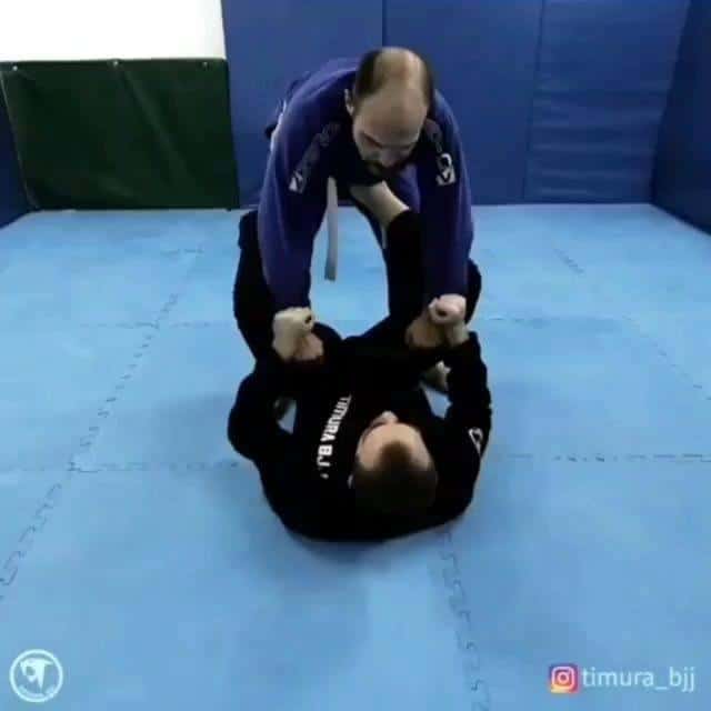 Reposted from @timura_bjj Leg lasso sweep > bicep slicer