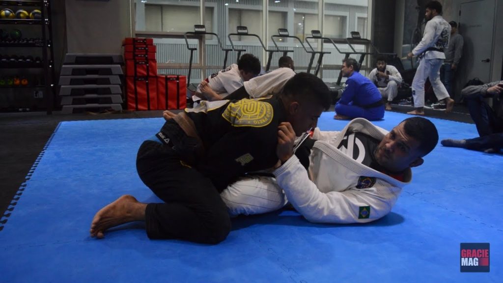 Rodolfo Vieira e sua guarda afiada em treino na Coreia do Sul