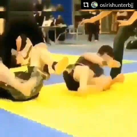 Rolling kneebar for the win.