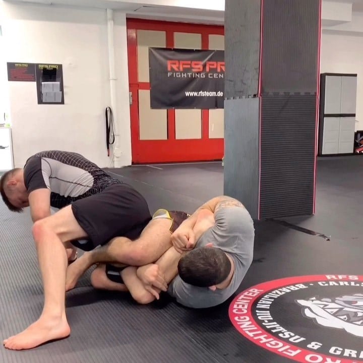 Shin to Shinto GuardAnd Finish HimWith 50/50 backside Heelhookby @abelbjj