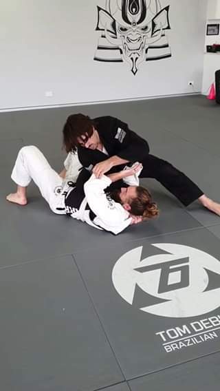 Side control submissions using the lapel arm trap by @davidwillisjj.