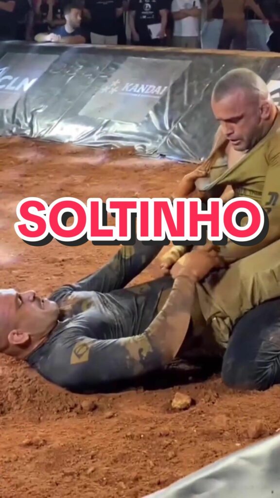 Soltinho...   -  Light Roll...   . . Vídeo:    .   Estude Jiu-Jitsu com a  CUP