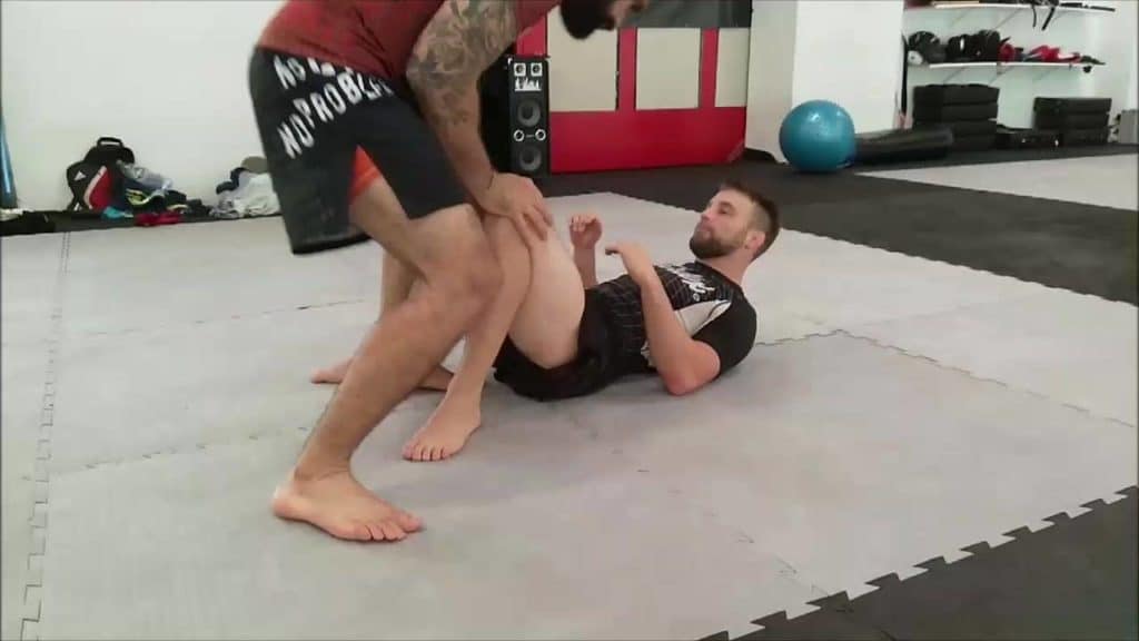 SpinningnKneebar from 411 or Top Reverse Half Guard Fail Attempt by @abelbjj