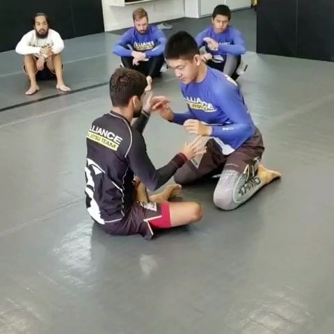 Tag a drilling partner!
 #Repost @thomaslisboajj
 ・・・  
 Butterfly Guard VS. Inve...