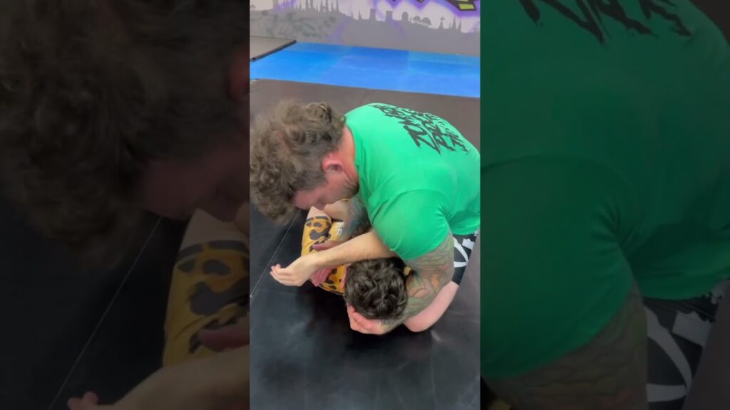 The best triangle choke 💀