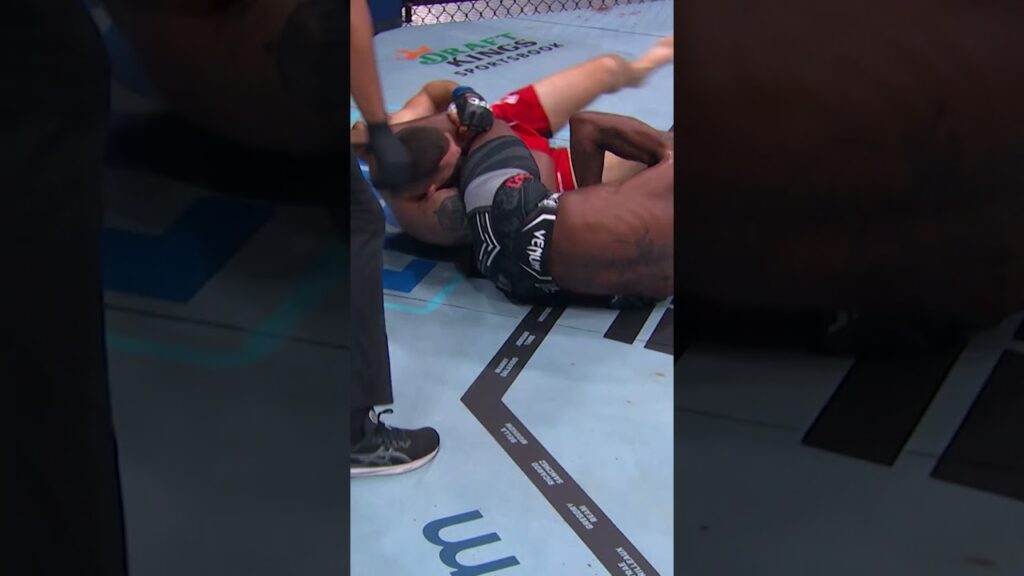 This arm bar is nasttttyyyyyy 🤮 #ufc307