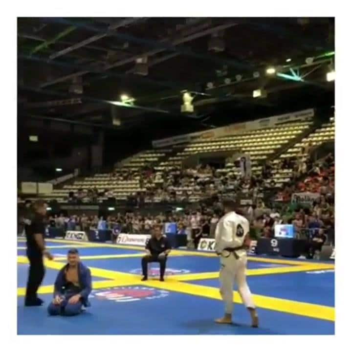 This is definitely a sick Loop Choke by @luca.anacoreta