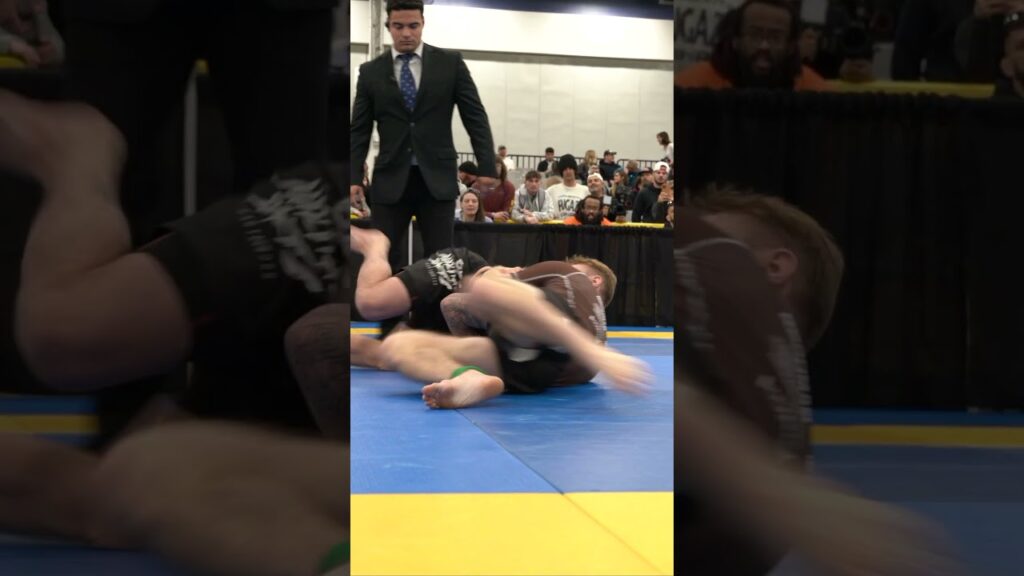 This setup and finish from Max Livingston was clean! #bjj #ibjjf #jiujitsu