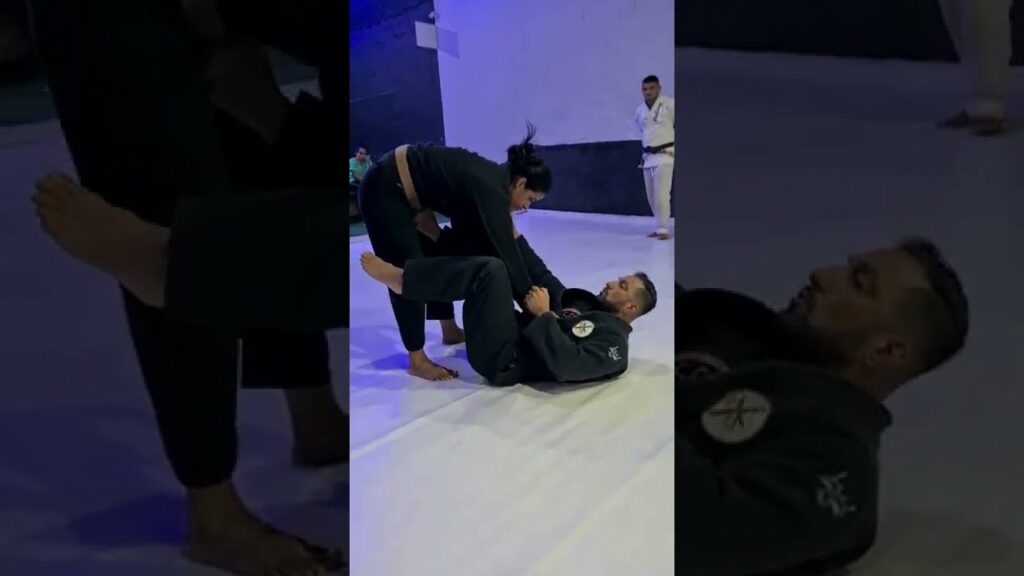 Três posições de Jiu-Jitsu para iniciantes e avançados FEUBJJ