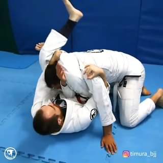 Triangle from closed guard