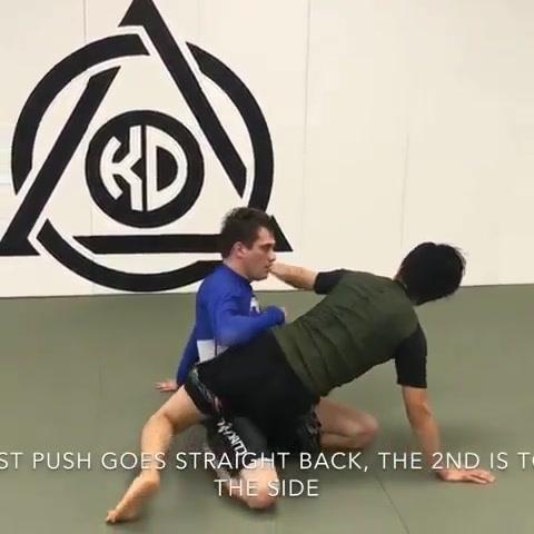 Triangle setups from closed guard