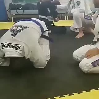 Turtle > Knee on Floor > Suprise
 #Repost @razoesparatreinarjiujitsu
 @kass...