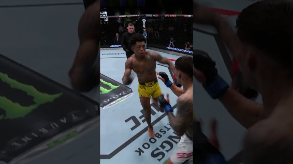 Vinicius Oliveira with the FLYING KNEE 🤯🤯🤯 #ufc303