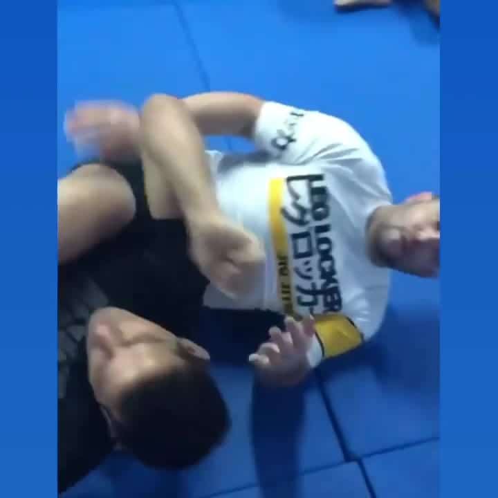 Wristlock from the back