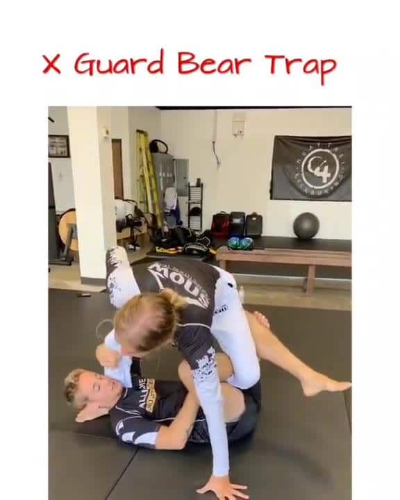 X Guard Bear Trap w/ G Soul & Skinny by @rolltheworldbjj
 What do you think?...